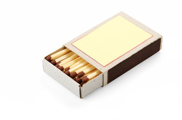 3、如果抽的是“黄鼠狼”烟，也可将烟弹放置在盒子中存放以待使用。